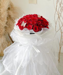 Fairy White 50 Red Roses